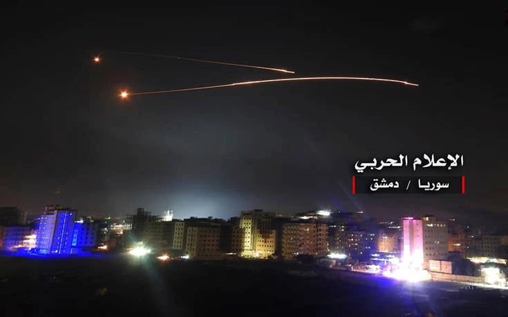 Η συριακή αντιαεροπορική άμυνα «απέκρουσε» επίθεση σε στρατιωτικό αεροδρόμιο